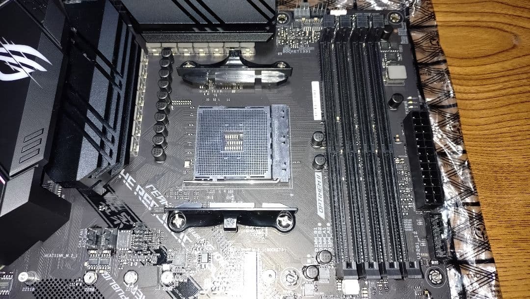 マザーボード ASUS ROG STRIX B550-F GAMING