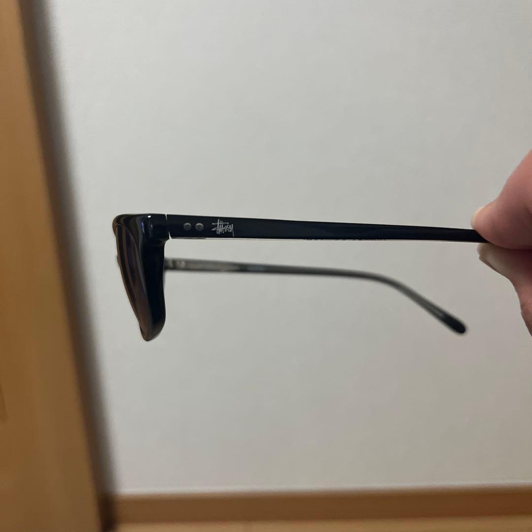 柴田ひかり着用old stussy Richie sunglasses