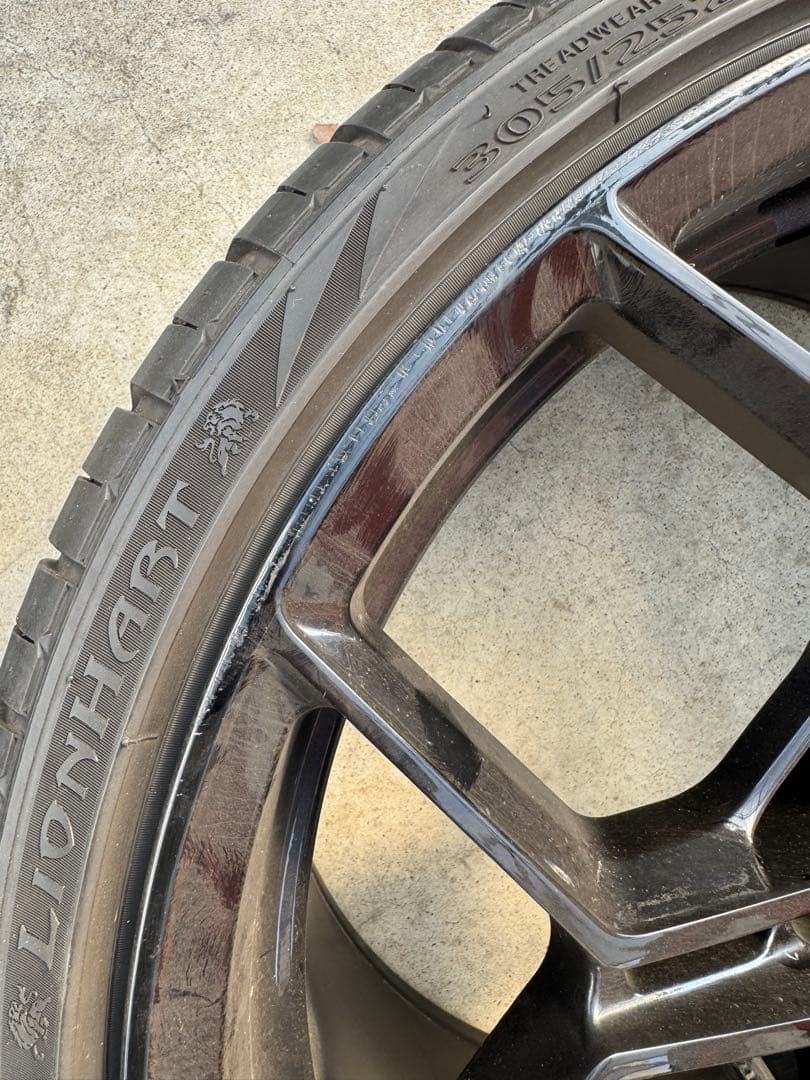 Blaque Diamond Wheels 20インチ鍛造ホイール