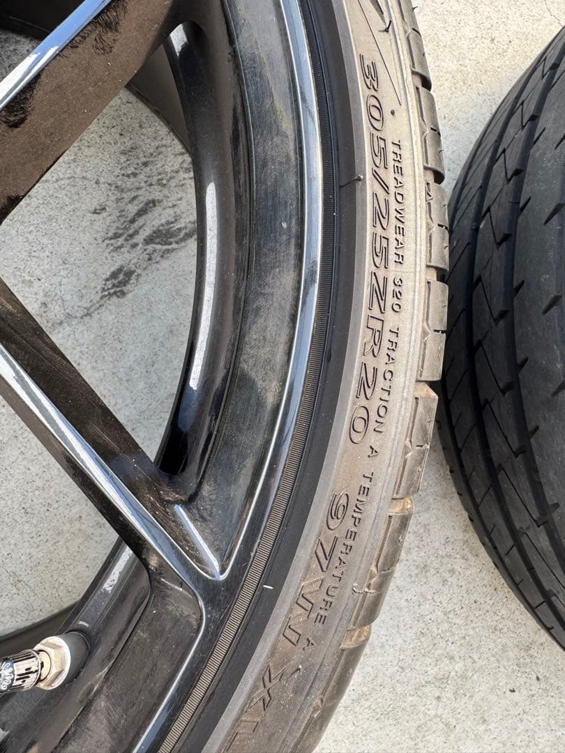 Blaque Diamond Wheels 20インチ鍛造ホイール