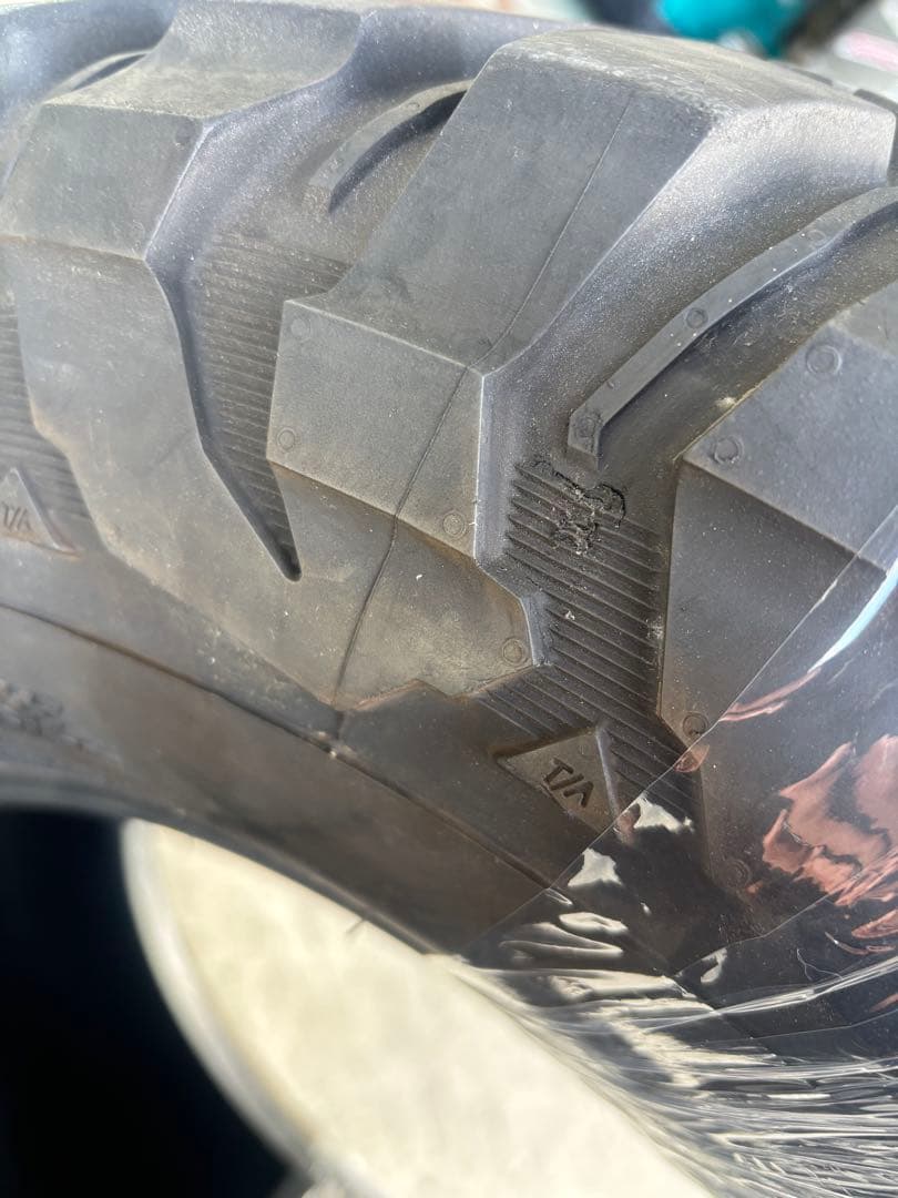 BFGoodrich Mud-Terrain KM3 17インチタイヤ　①