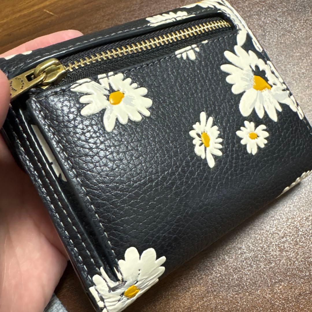 COACH デイジー柄 三つ折り財布