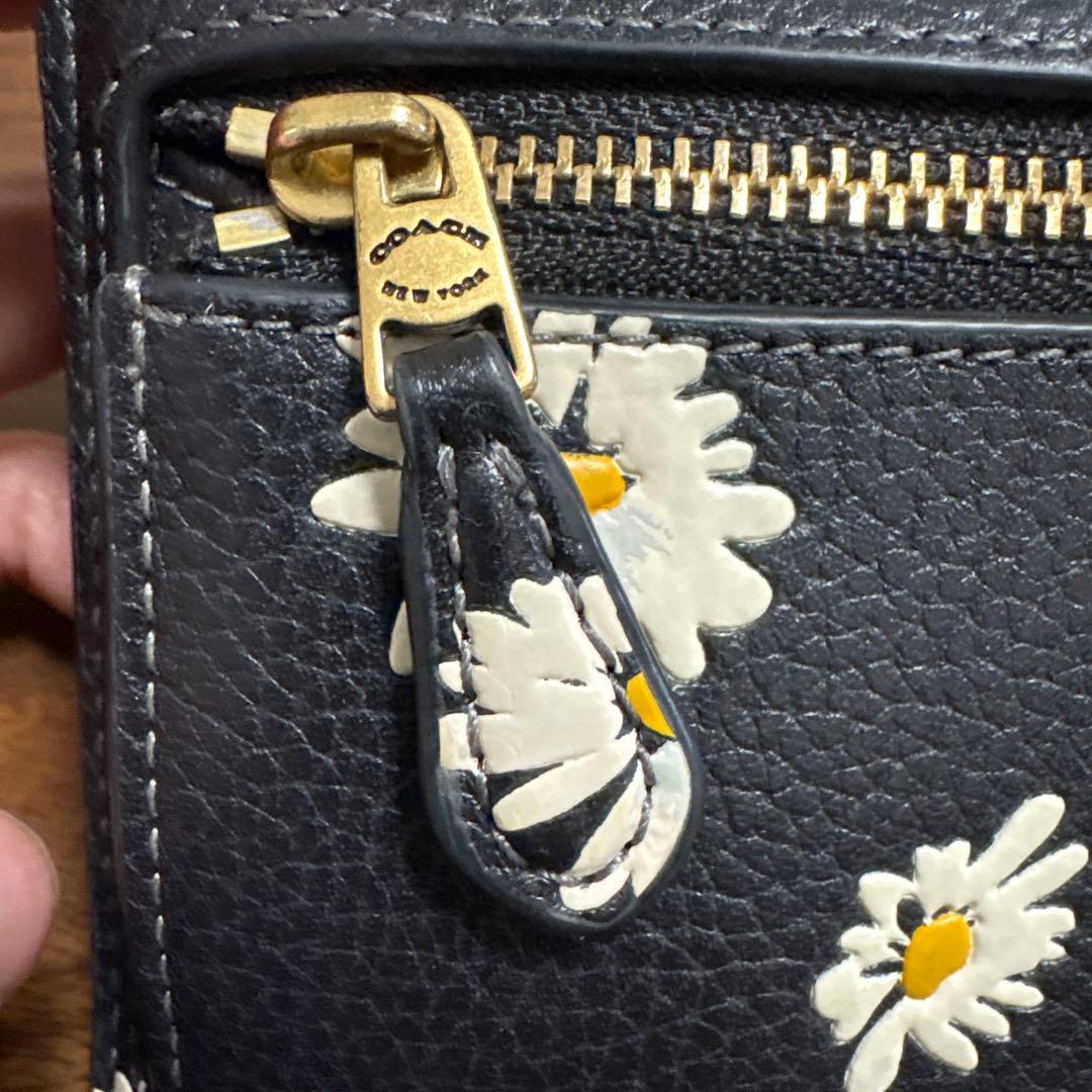 COACH デイジー柄 三つ折り財布