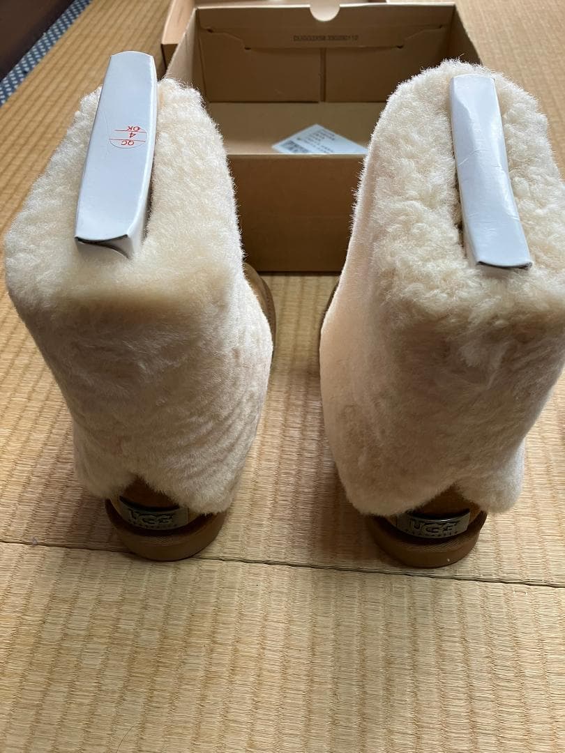 UGG アグ ショートブーツ 新品 未使用 箱付き サイズ24