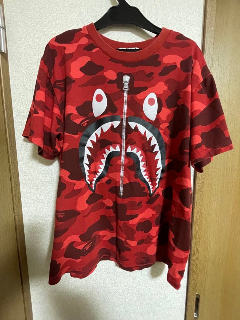 A BATHING APE レッド迷彩 シャークTシャツ