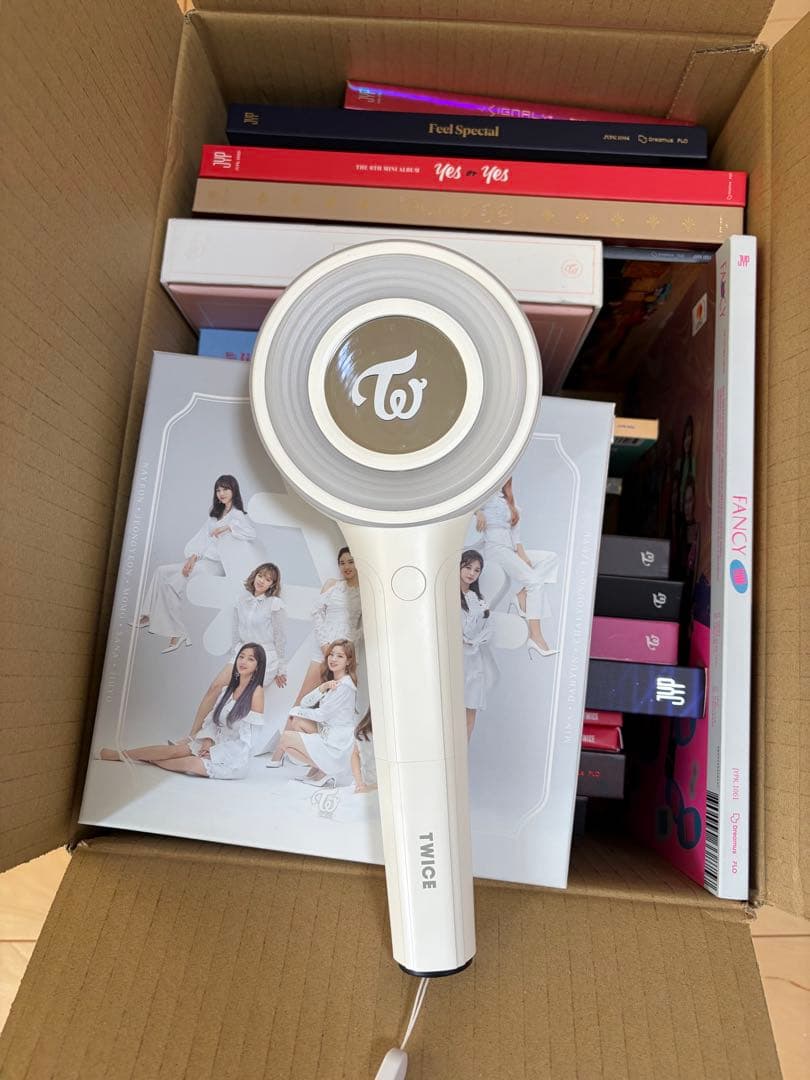 TWICE アルバム・ペンライト・その他グッズ等