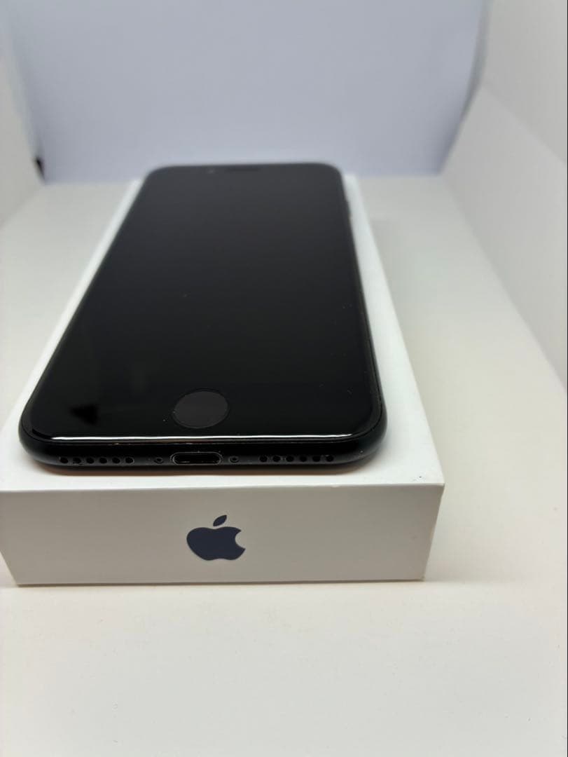 【超美品】iPhone SE3 128㎇　ブラック　SIMフリー　新品バッテリー