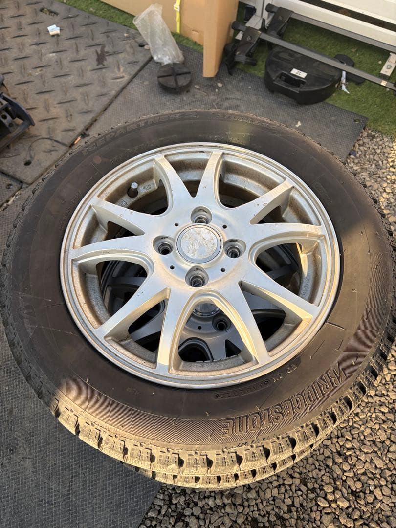送料込み　ブリヂストン　165/65R14 スタッドレスタイヤ4本セット　軽全般