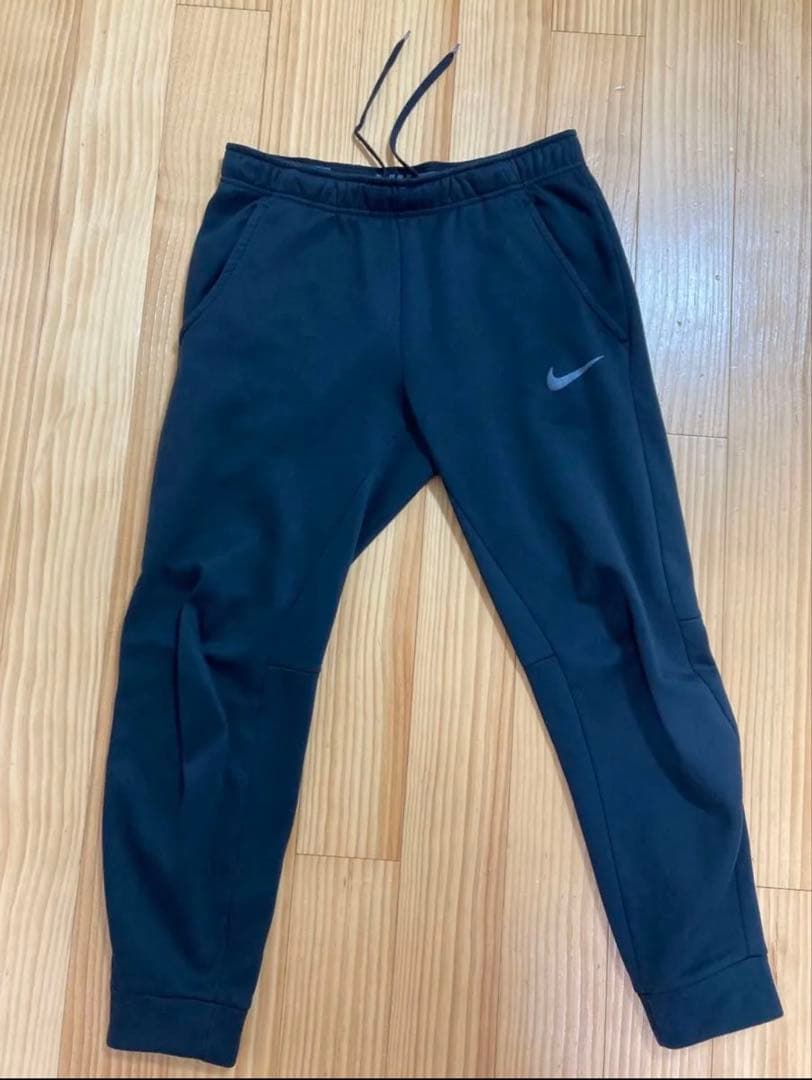 NIKE トレーニングウェア　パーカー黒　セットアップ