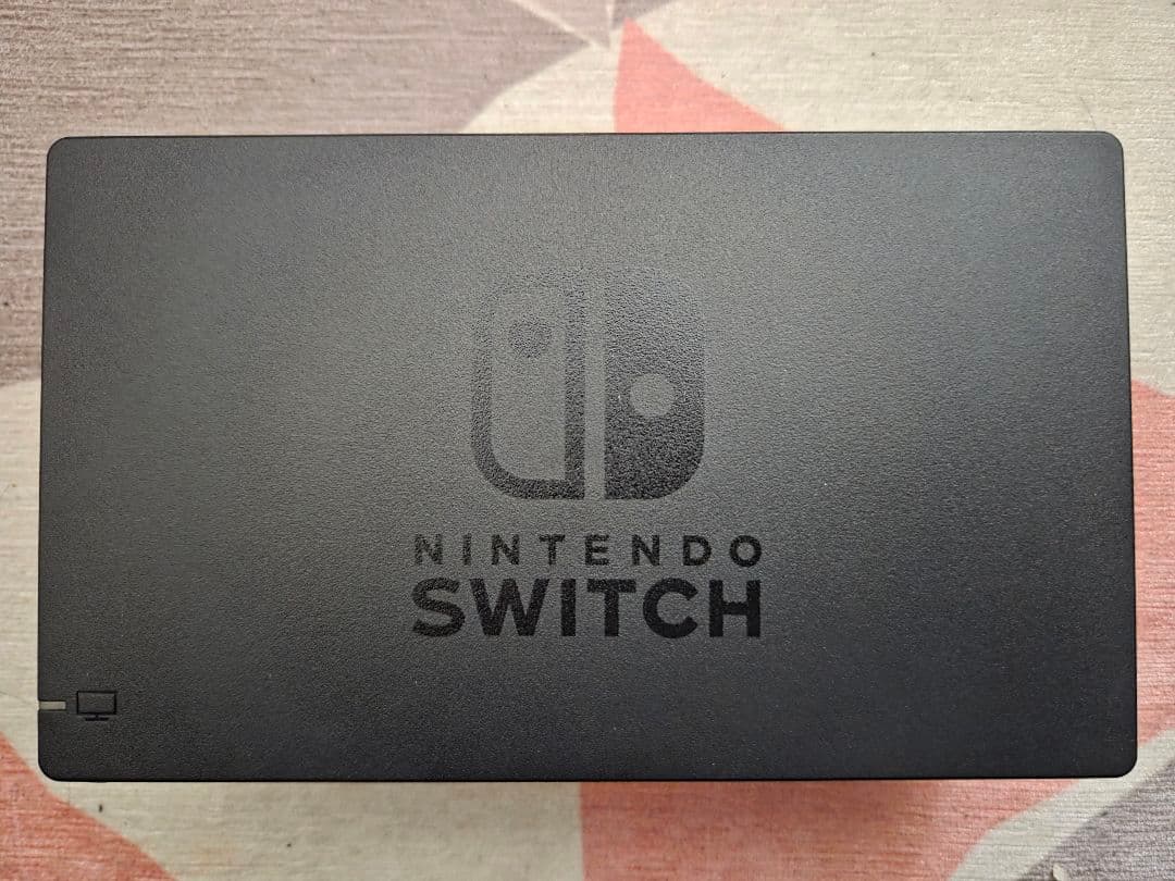 ニンテンドースイッチ　本体　Joy-Conグリップ、Joy-Conストラップ欠品