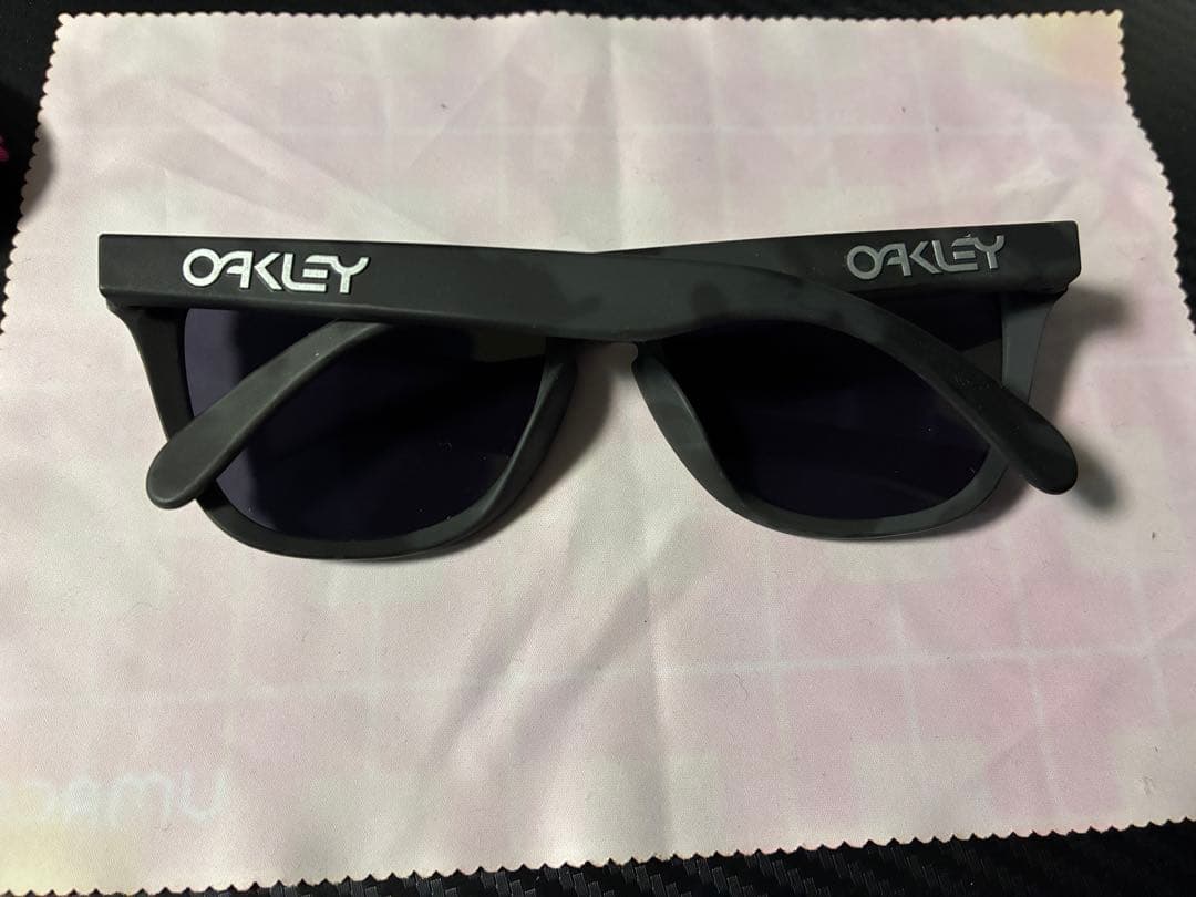 Oakley フロッグスキン　ブラックカモ柄　サングラス 専用ケース付き