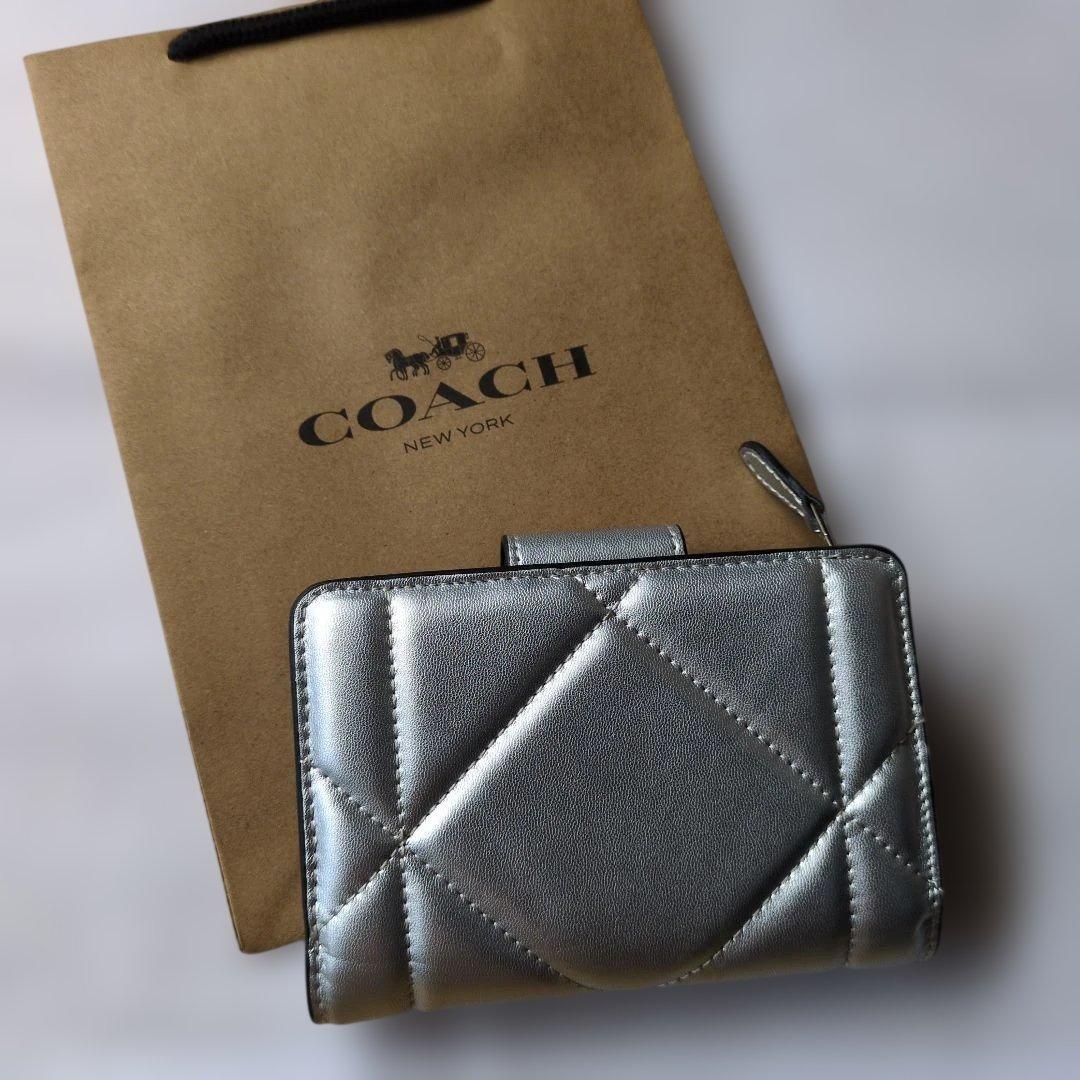 あ*ゆ様 COACH　シルバー キルティング 二つ折り財布 商品説明お読みくださ