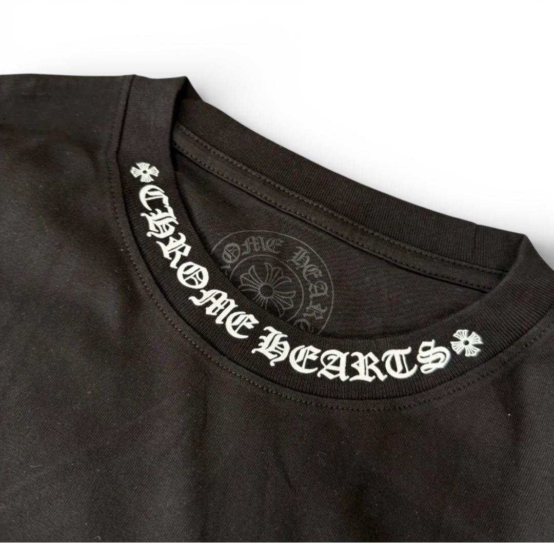 Chrome Heartsの刺繍がされたトレーナー