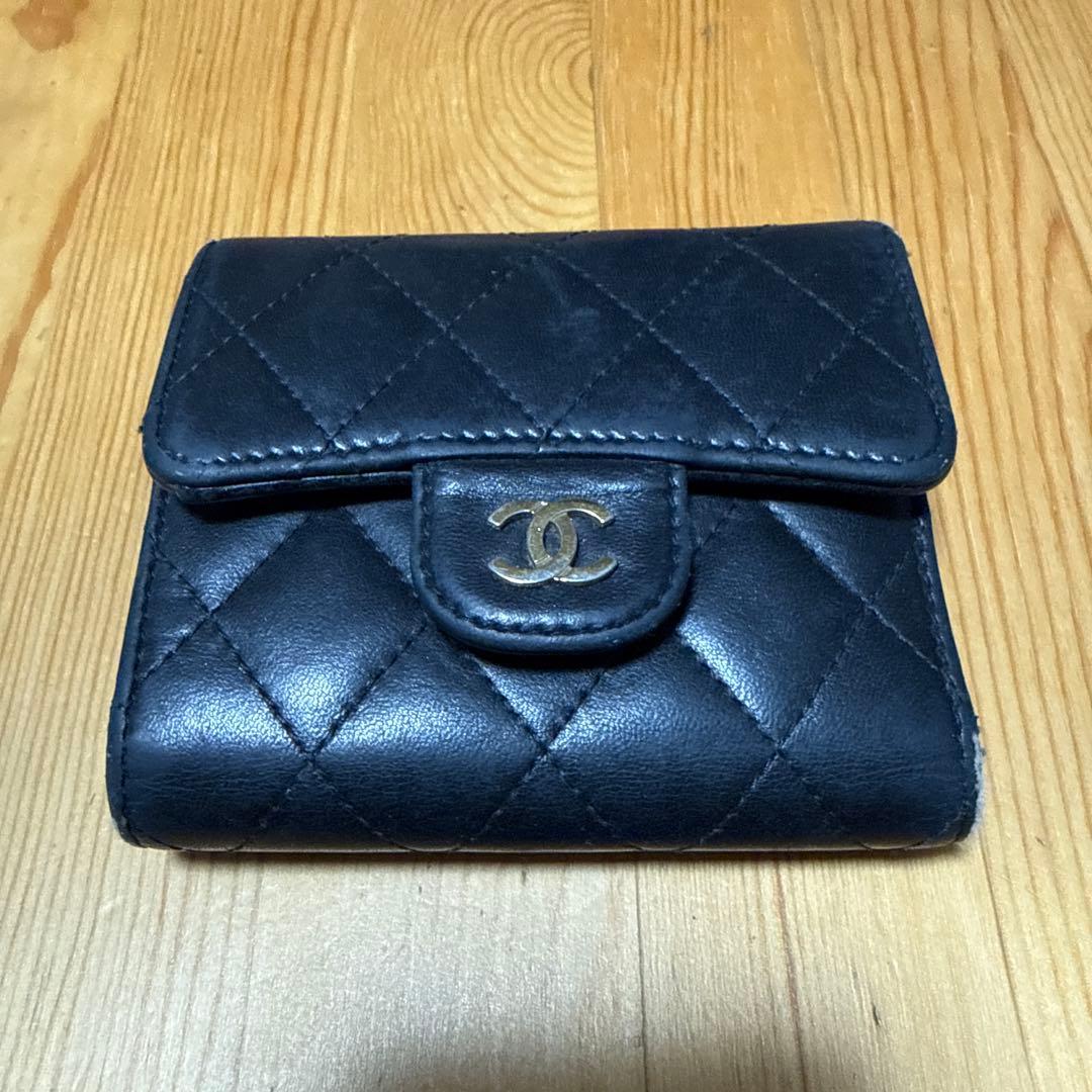 CHANEL ブラック マトラッセ ラムスキン 三つ折り財布