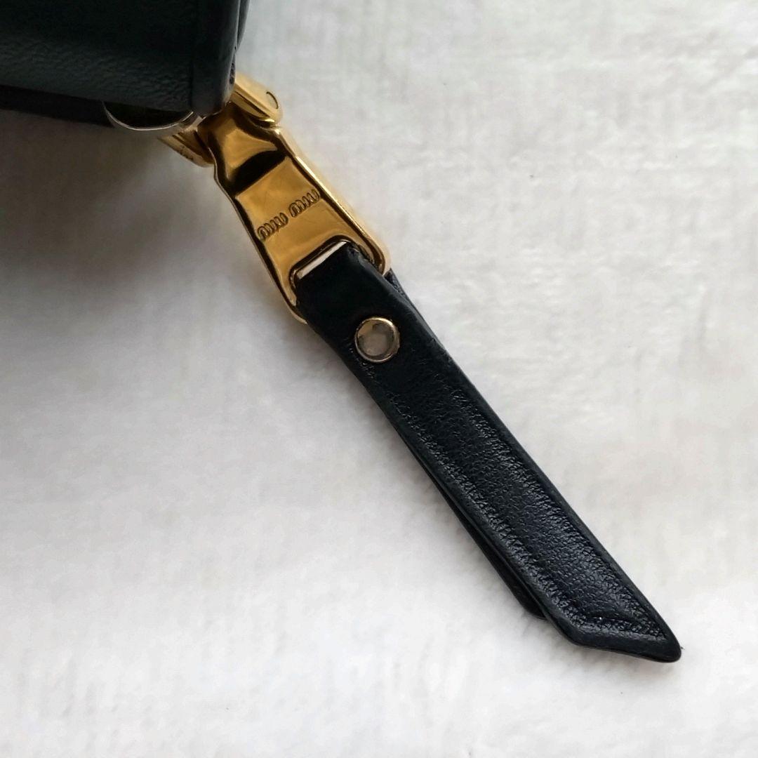 美品 MIUMIU 折り財布 マテラッセ ゴールドロゴ ブラック