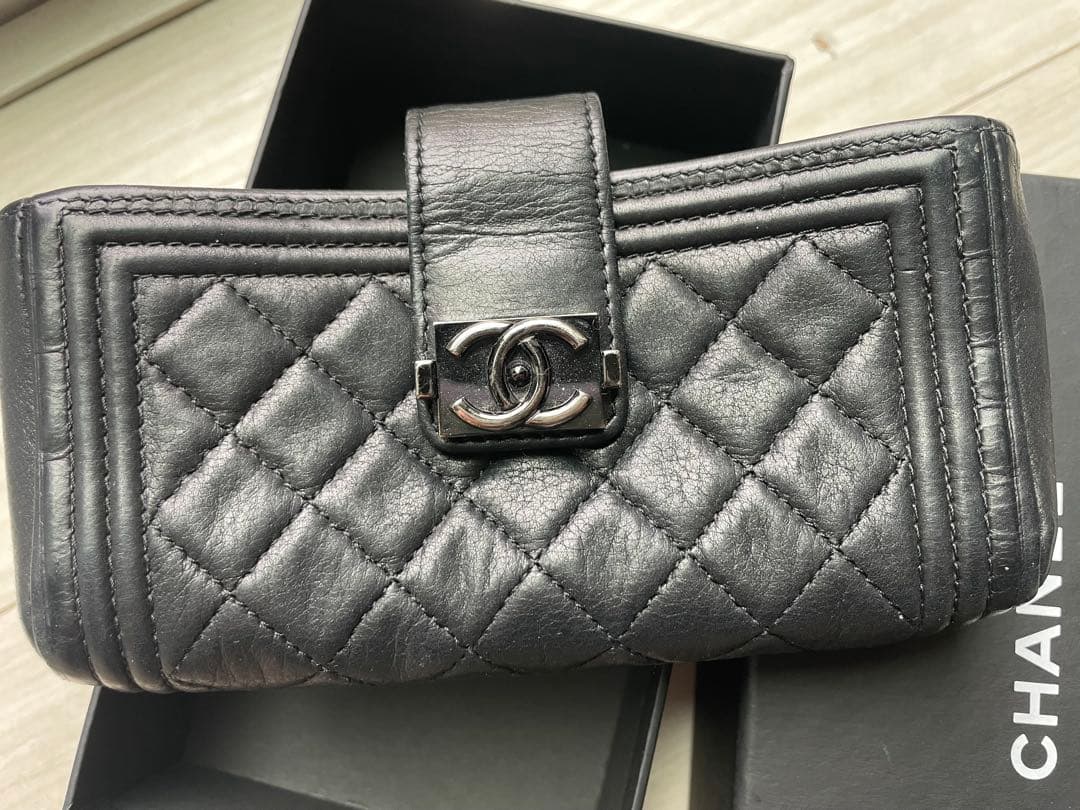 CHANEL ブラックレザー人気のラムスキン財布！美品！
