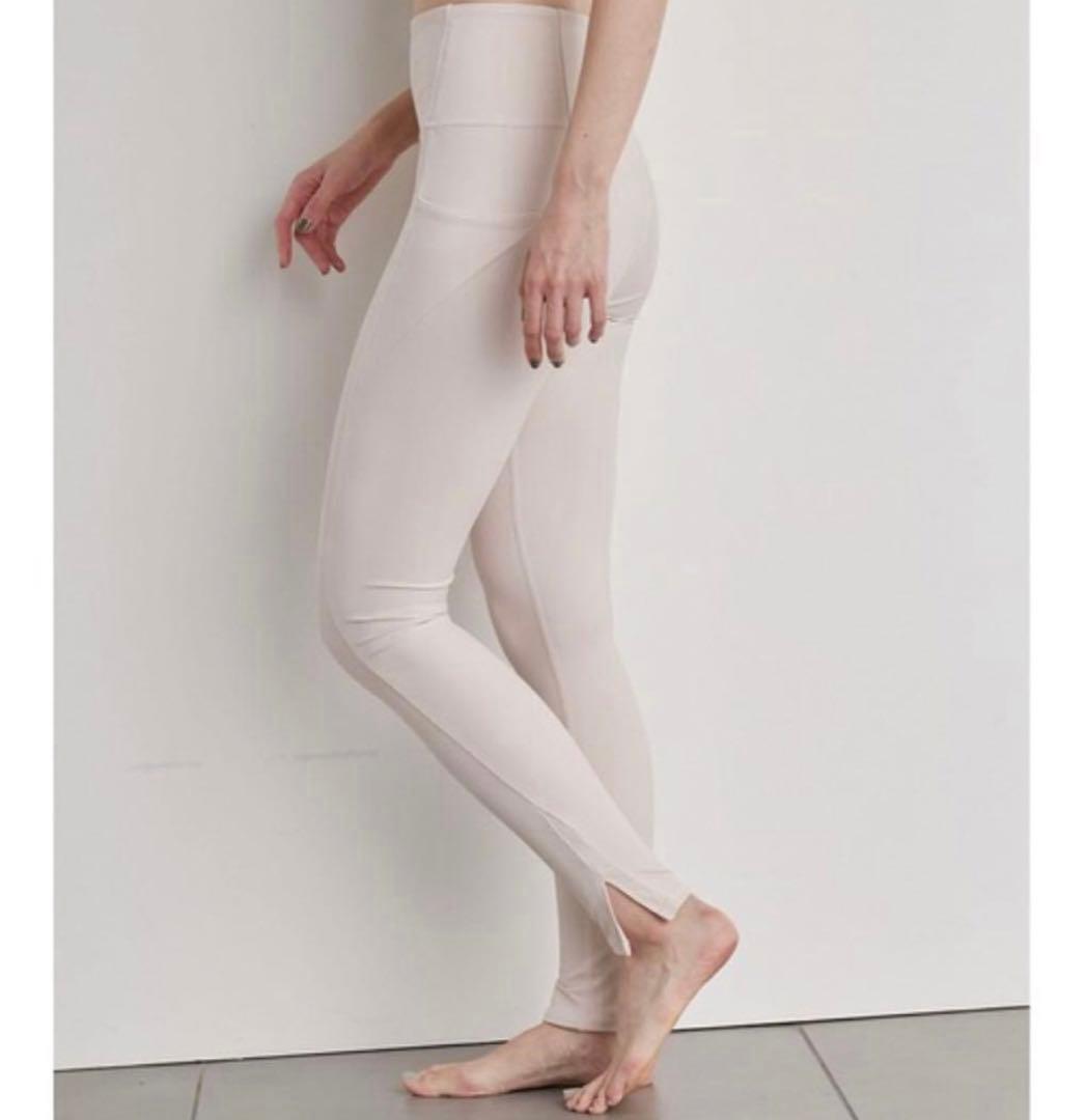 1サイズ☆【 emmi yoga 】サステナレッチレギンス ピンクベージュ