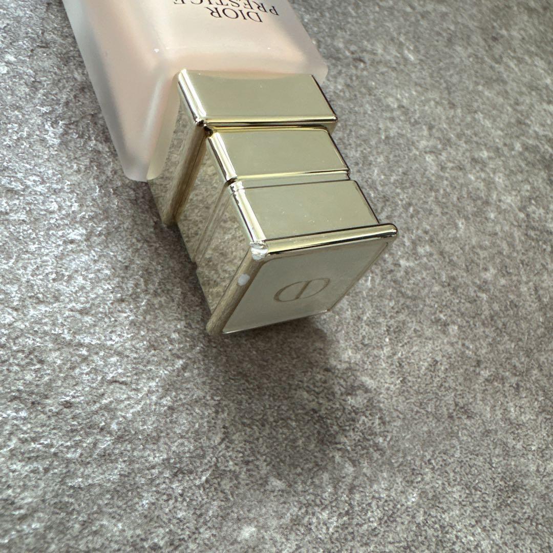 Dior プレステージ ホワイトルプロテクターUV ルミエールシアーグロー