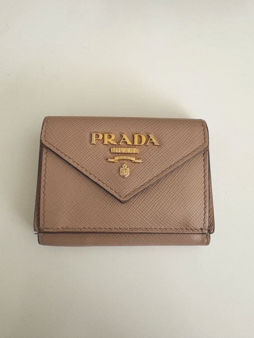 //まかろん//【PRADA】 ベージュ 三つ折り財布