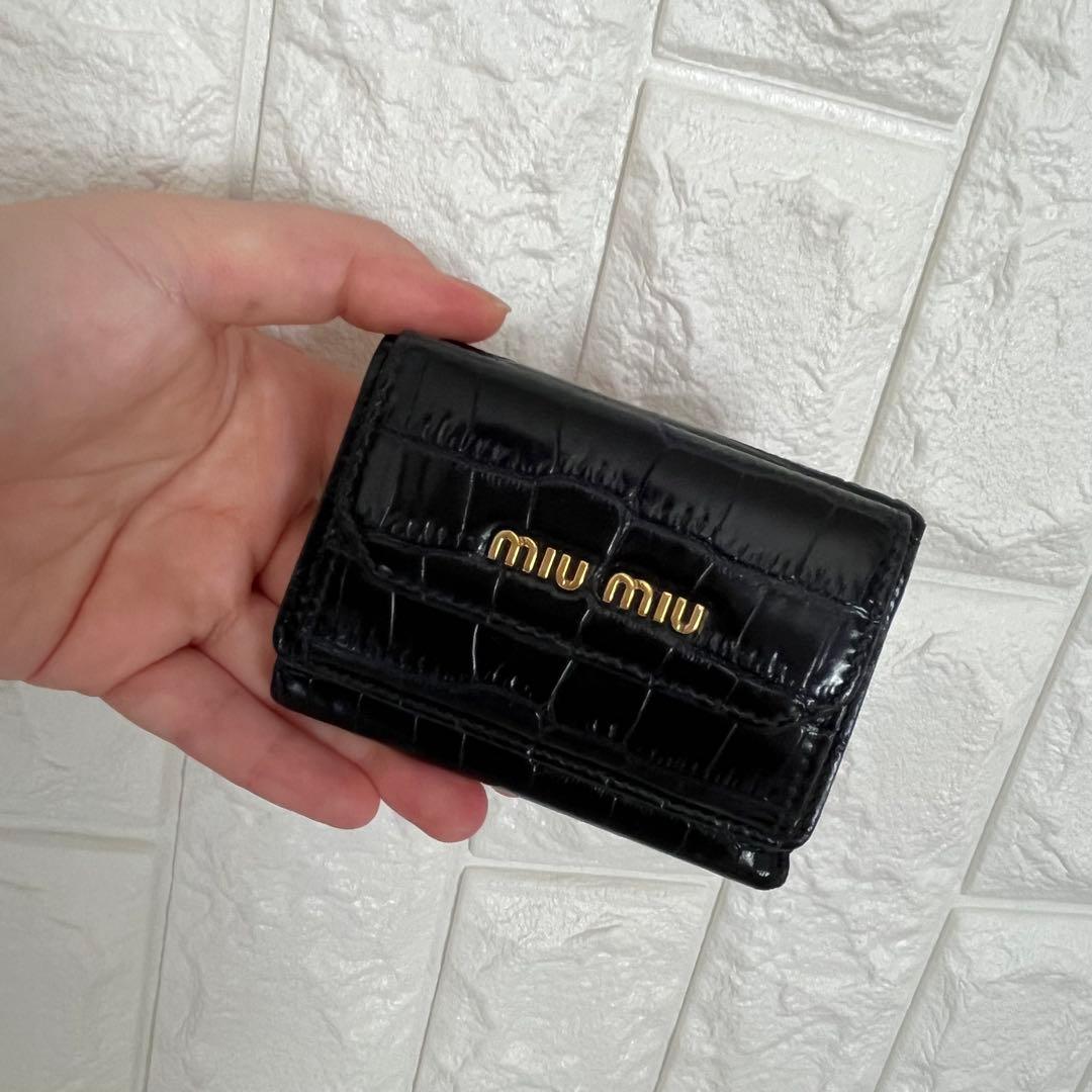 美品 miumiu ミュウミュウ クロコ型押しレザー 三つ折り財布 ミニ財布 黒