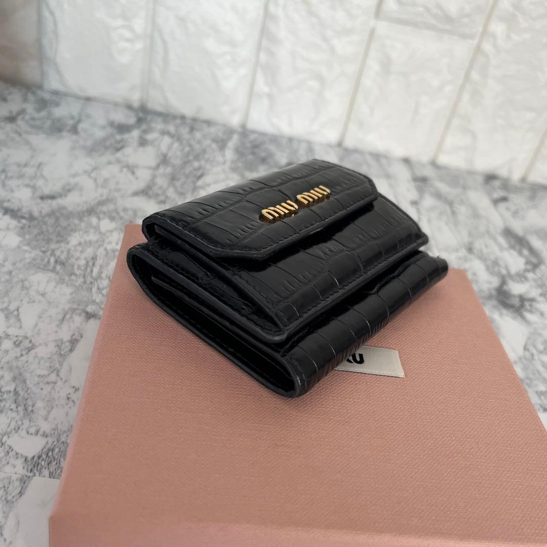 美品 miumiu ミュウミュウ クロコ型押しレザー 三つ折り財布 ミニ財布 黒