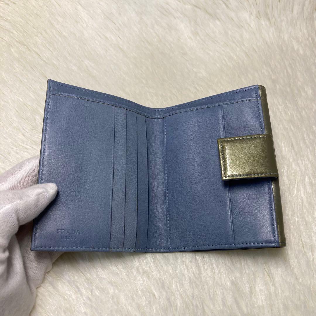 希少デザイン美品 PRADA プラダ　二つ折り　財布　バイカラ　青　緑　エナメル