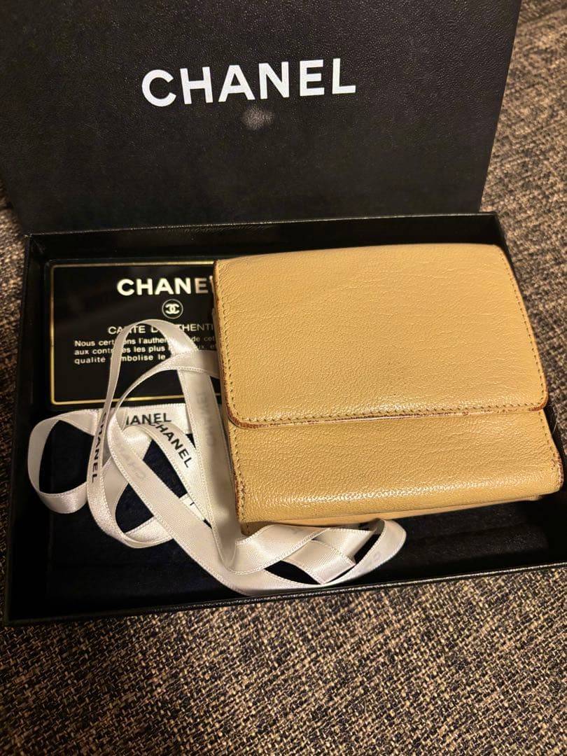 CHANEL ベージュ 三つ折り財布