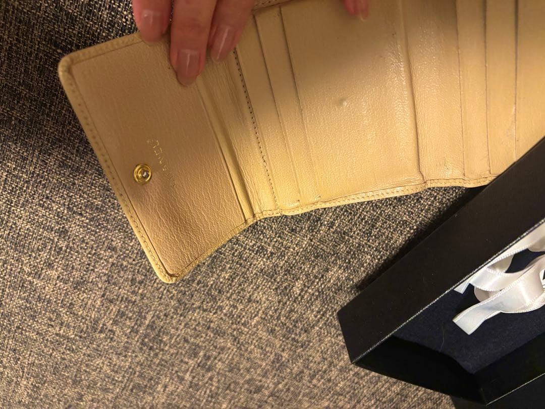 CHANEL ベージュ 三つ折り財布