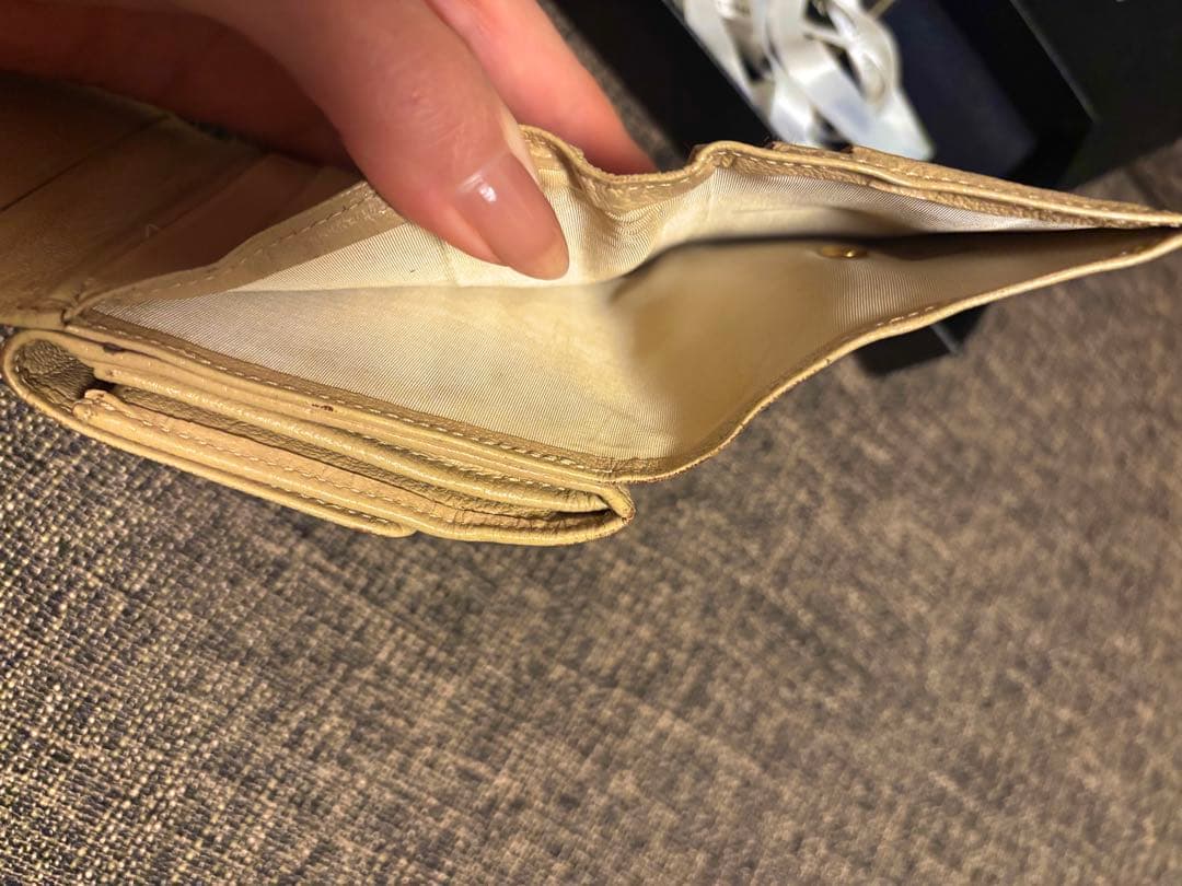 CHANEL ベージュ 三つ折り財布