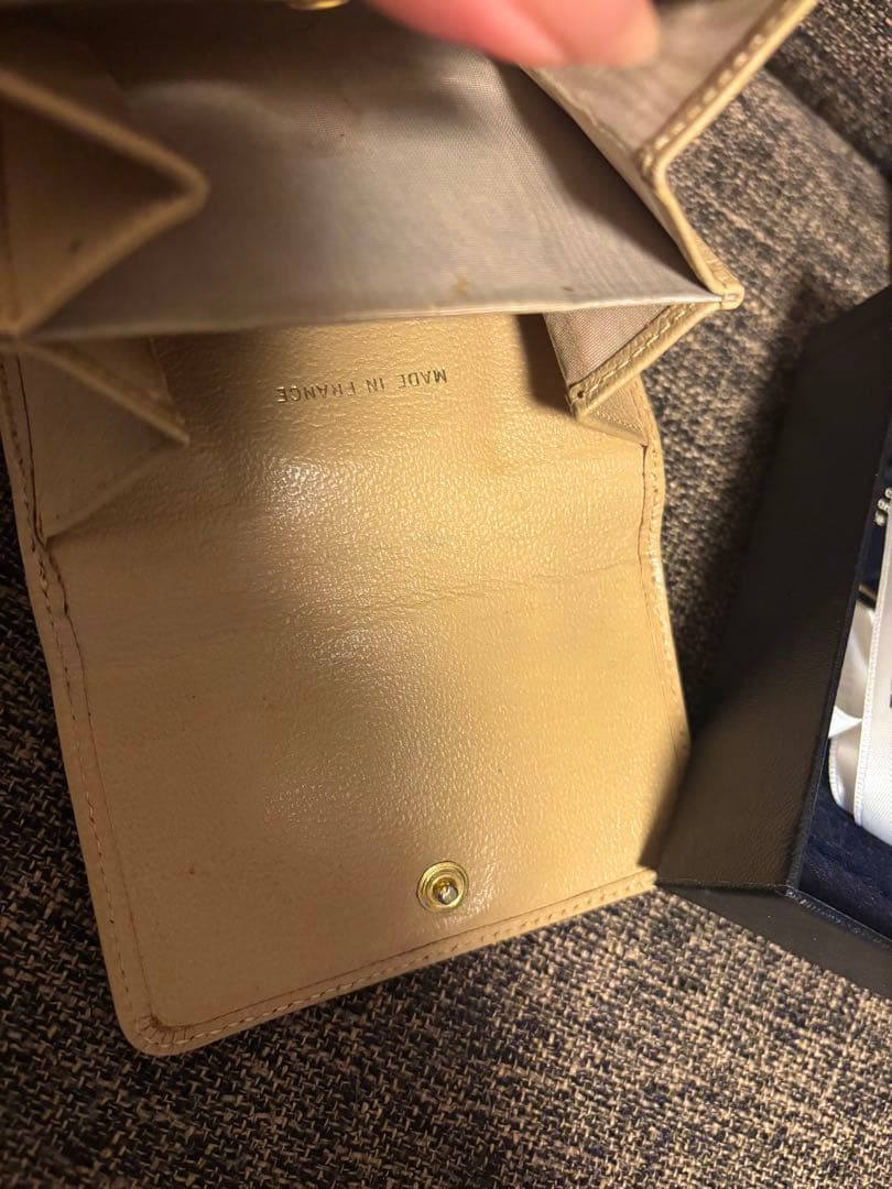 CHANEL ベージュ 三つ折り財布