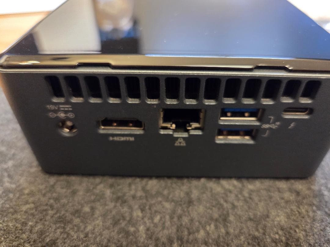 ミニPC Intel NUC8i5BEH/32GB/500GB/Win10