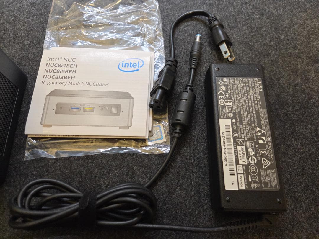 ミニPC Intel NUC8i5BEH/32GB/500GB/Win10
