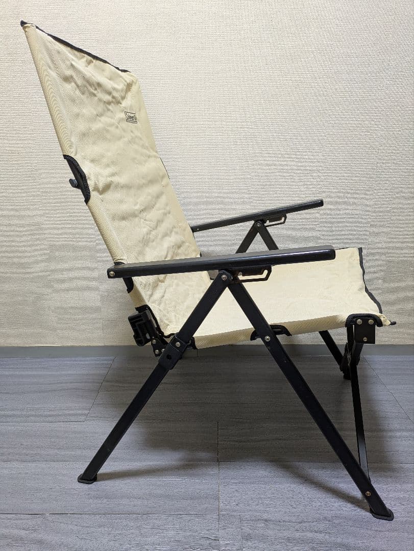 ナベページです。Coleman レイチェアー　 ベージュ