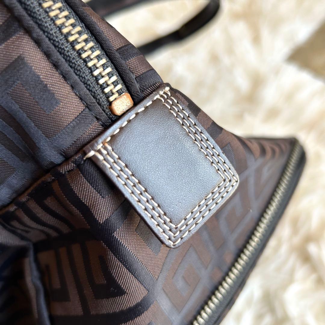 美品✨ジバンシー GIVENCHY ボストンバッグ パッカブル 大容量 総柄