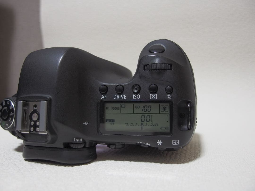 Canon EOS 6D ボディ　美品シャッター76900回 フルサイズ動作良好