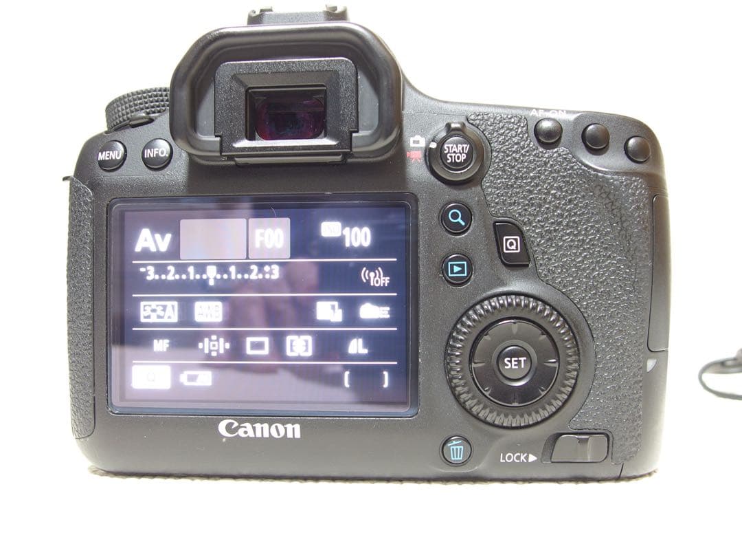 Canon EOS 6D ボディ　美品シャッター76900回 フルサイズ動作良好