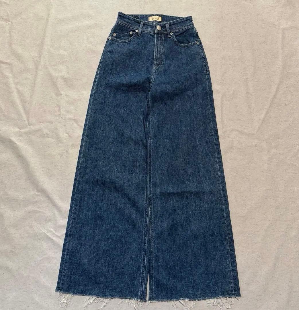 YANUK ワイドフレア デニムパンツ 23 レザーパッチ カットオフ ブルー