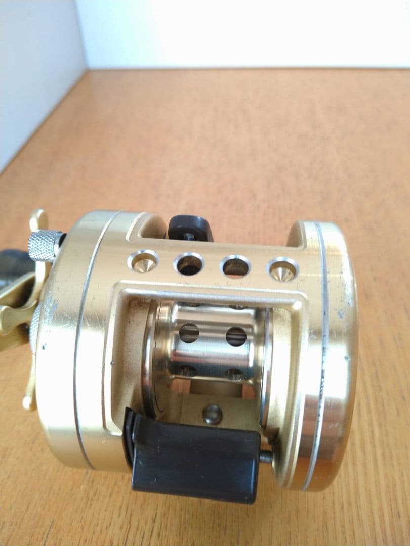 SHIMANO CALCUTTA 201XT ベイトリール・左ハンドル