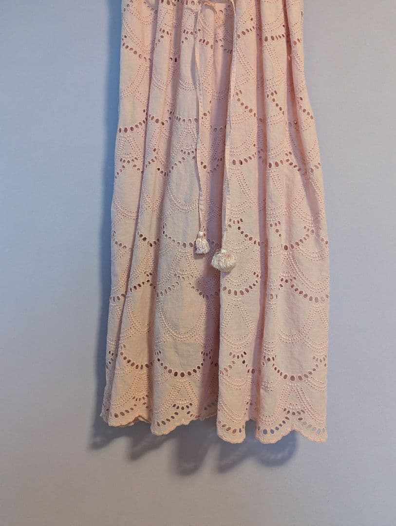 ピンク 刺繍 ノースリーブ ミモレ丈ワンピース