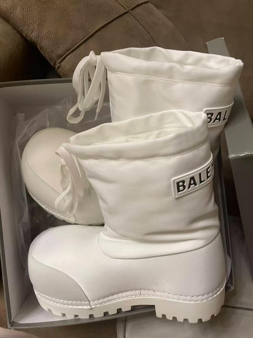 BALENCIAGA ホワイト ロングブーツ