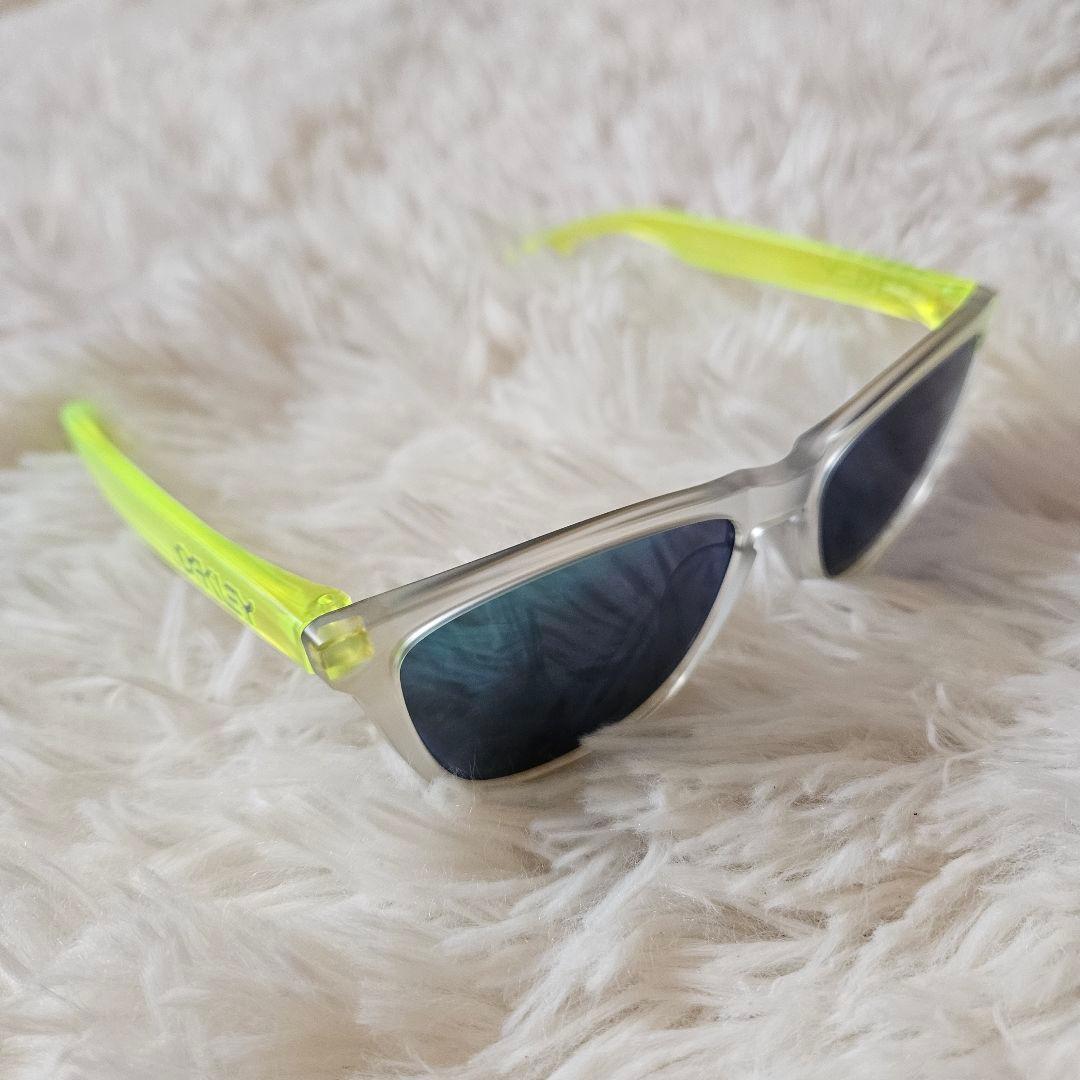 【美品】オークリー サングラス Frogskins OO9245-5354