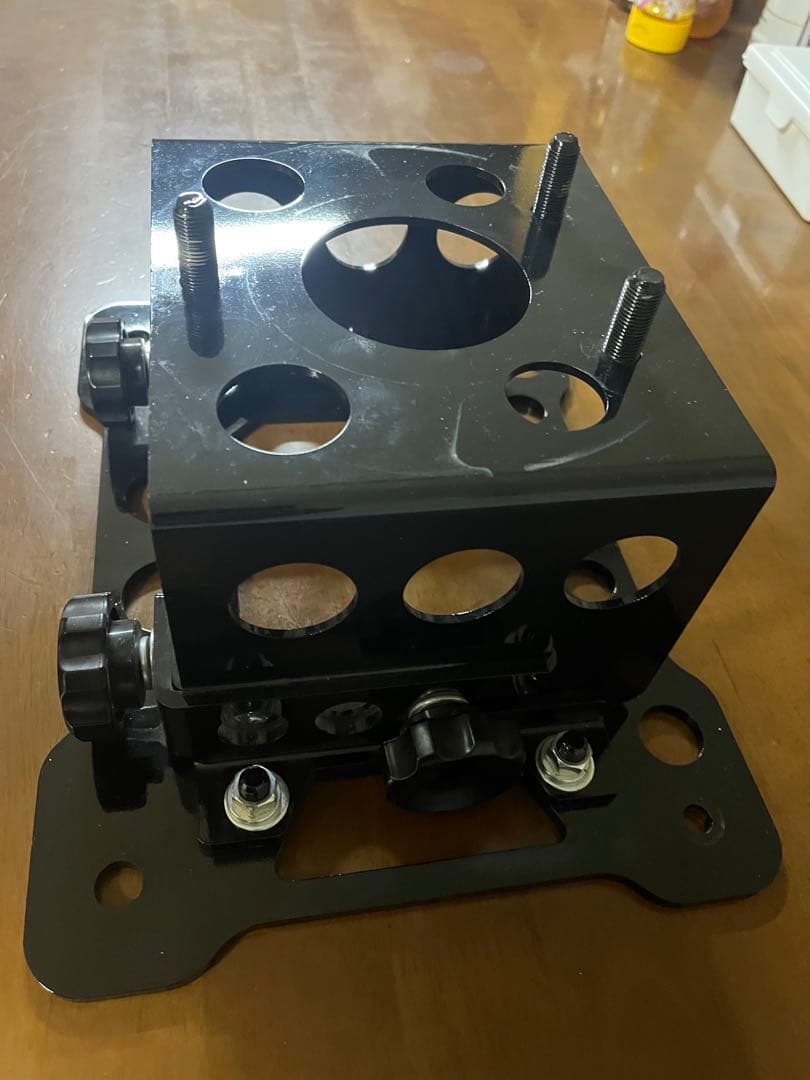 APIO スペアタイヤブラケット ジムニー　JB64(車検対応品)
