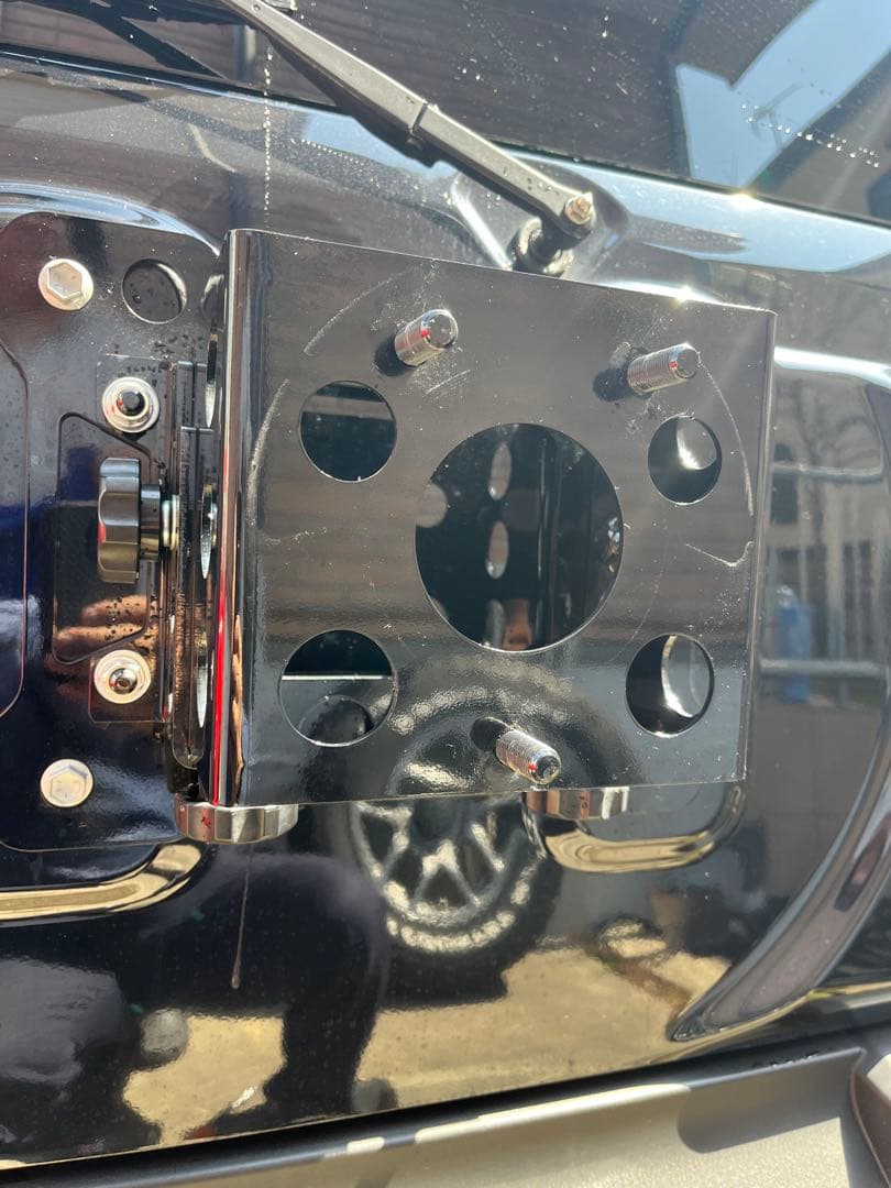 APIO スペアタイヤブラケット ジムニー　JB64(車検対応品)
