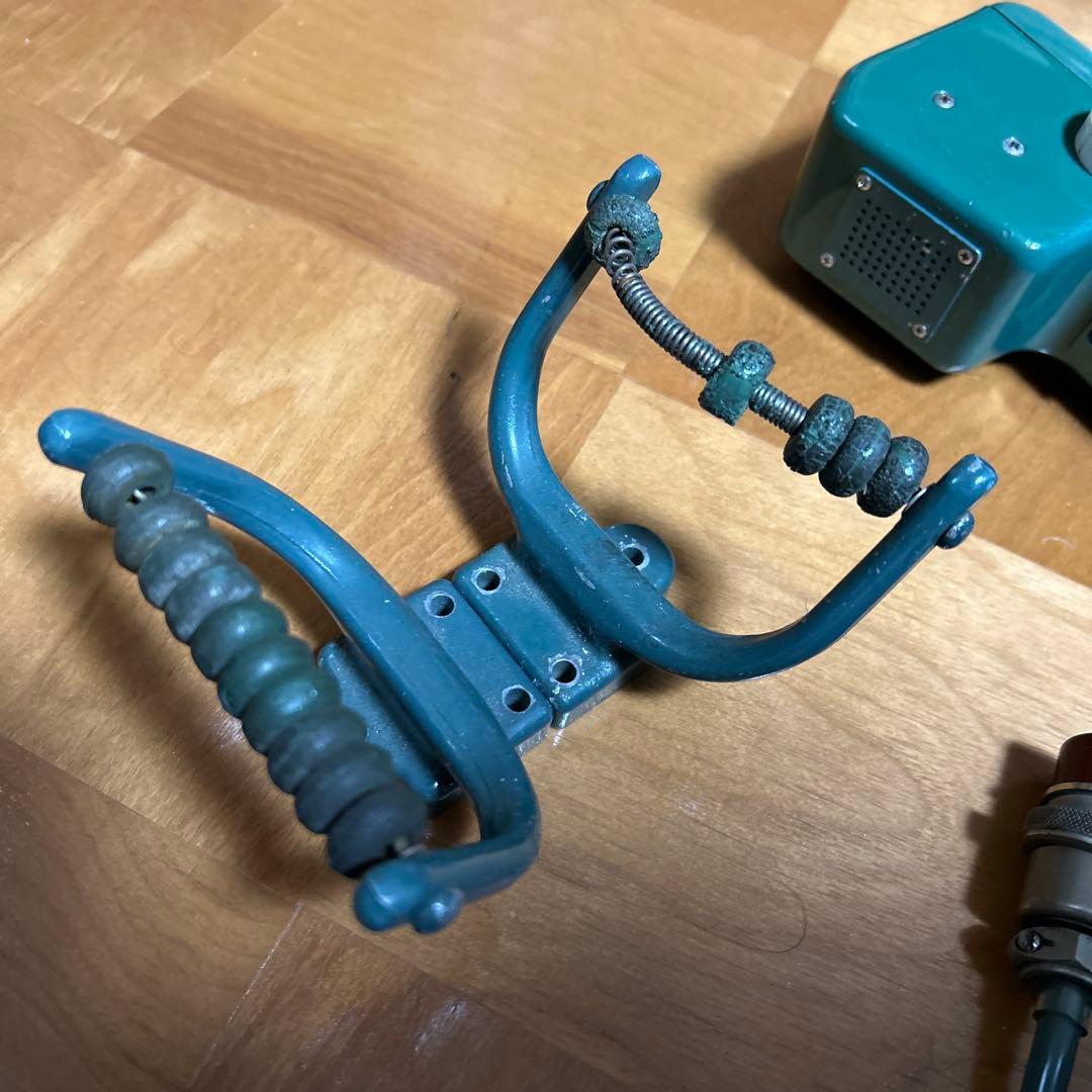 制御増幅器の受話器台