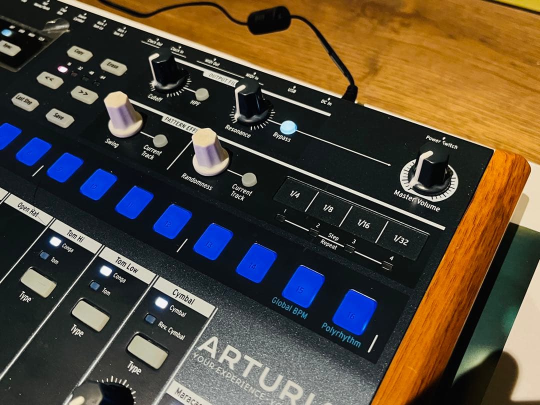 ARTURIA DRUMBRUTE 販売完了品 VOXケーブル付き