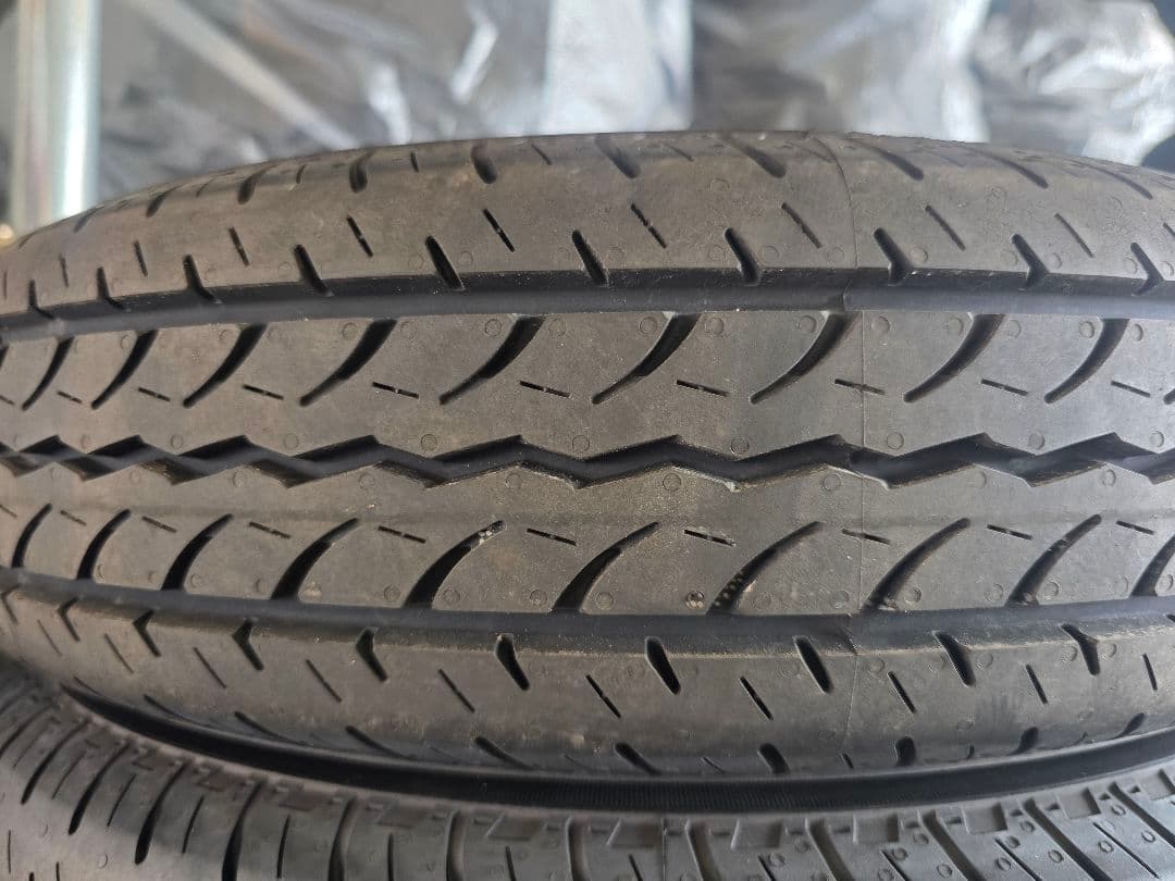 ヨコハマタイヤ新車外しバン用145/80Ｒ12　80/78N２６年製造品