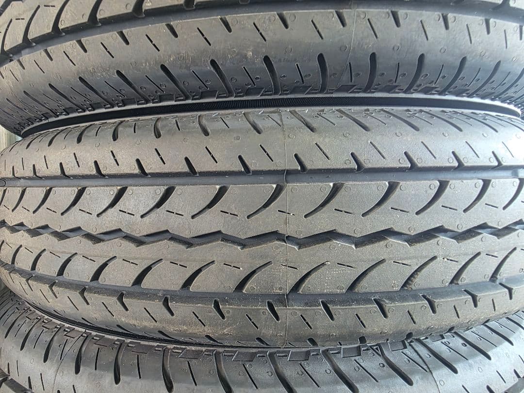 ヨコハマタイヤ新車外しバン用145/80Ｒ12　80/78N２６年製造品