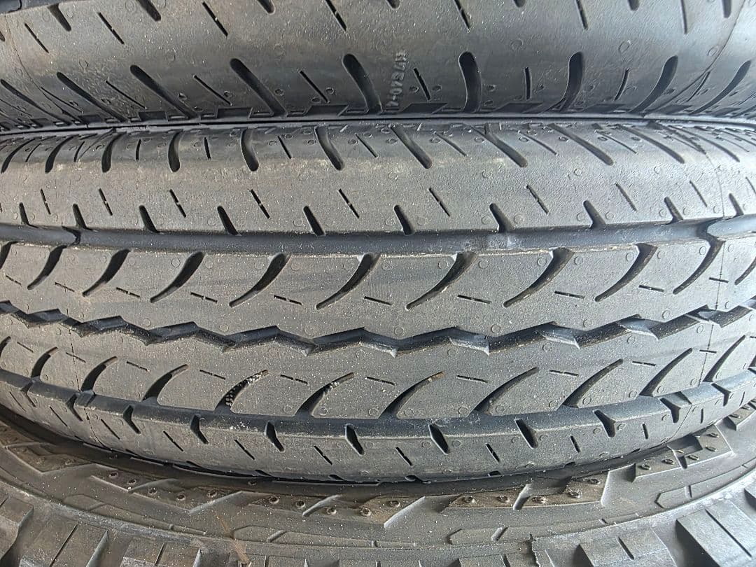 ヨコハマタイヤ新車外しバン用145/80Ｒ12　80/78N２６年製造品
