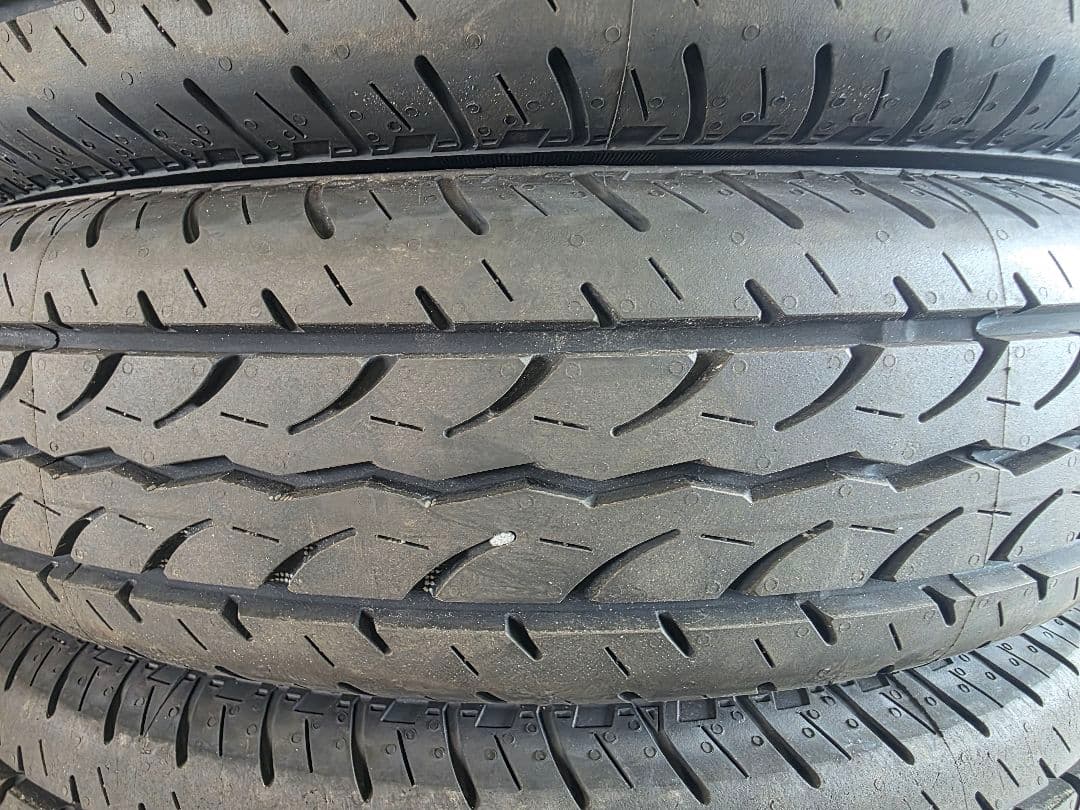 ヨコハマタイヤ新車外しバン用145/80Ｒ12　80/78N２６年製造品