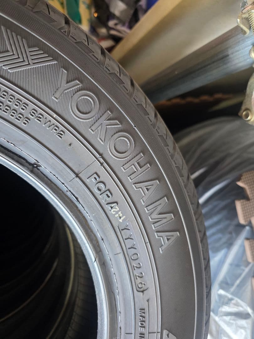 ヨコハマタイヤ新車外しバン用145/80Ｒ12　80/78N２６年製造品